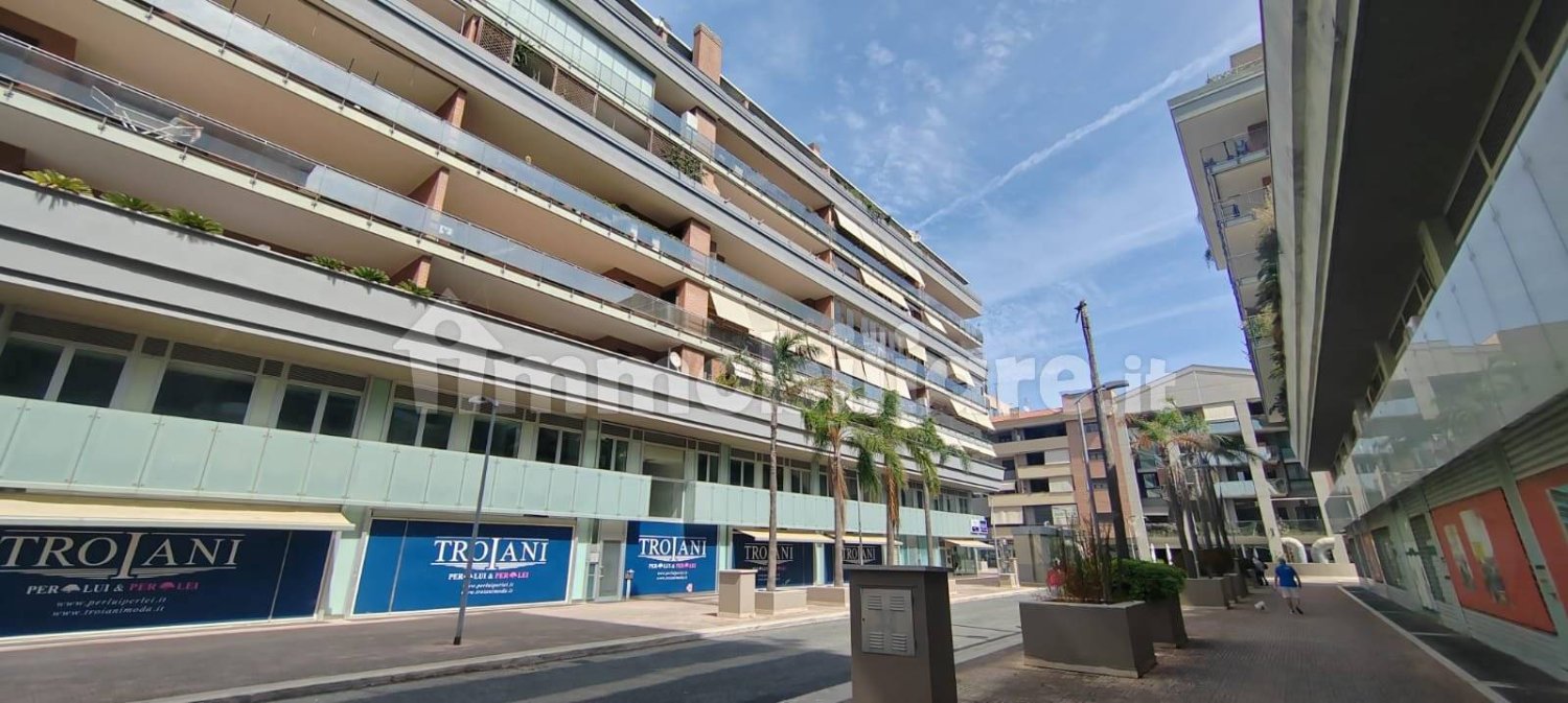 Квартира с 1 спальней в Фьюмичино, Италия № 401417