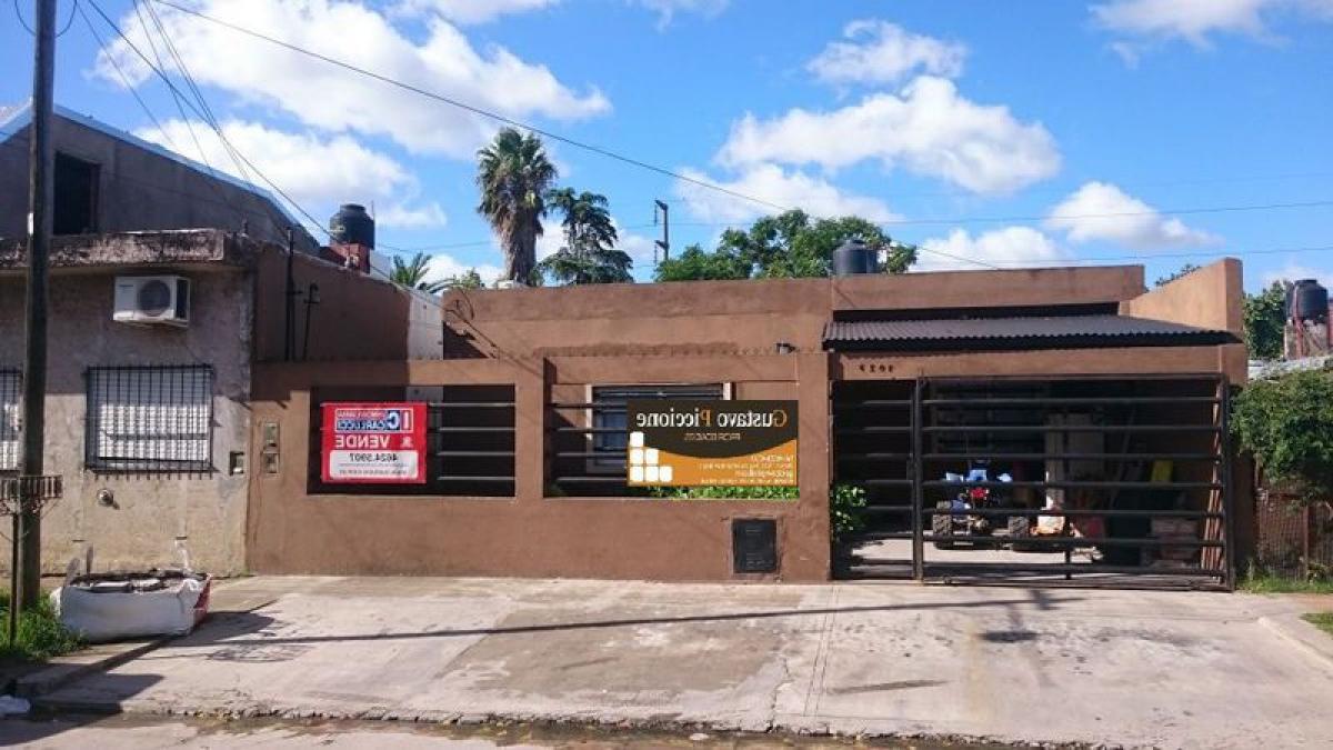 3 bedrooms House in Ituzaingo, Argentina No. 61532