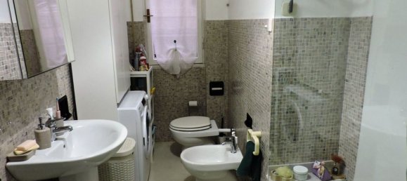 Apartamento de 2 habitaciónes en Genoa, Italy No. 41598 10