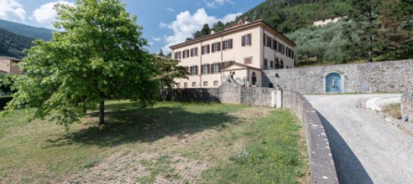 Вилла с 16 спальнями в Капаннори, Италия № 76762 3