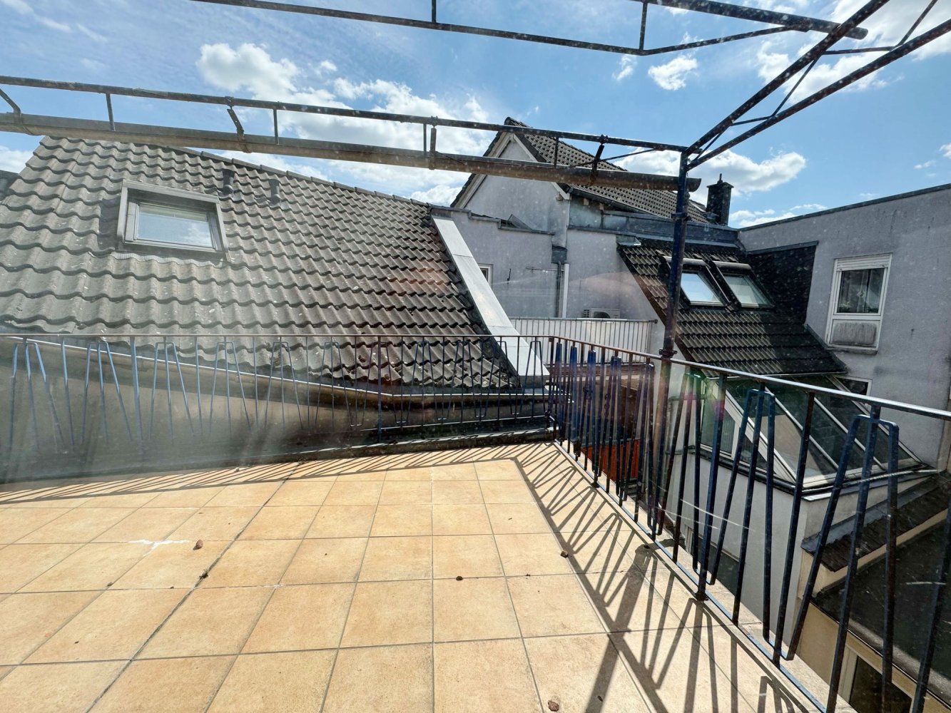 Здание с 13 комнатами в Веттерау, Германия № 233773