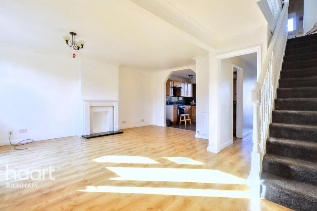 3 bedrooms House in Rainham, United Kingdom No. 4847