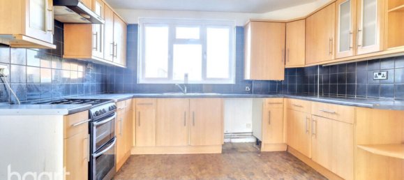 3 bedrooms House in Rainham, United Kingdom No. 4847 5