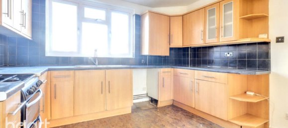 3 bedrooms House in Rainham, United Kingdom No. 4847 4