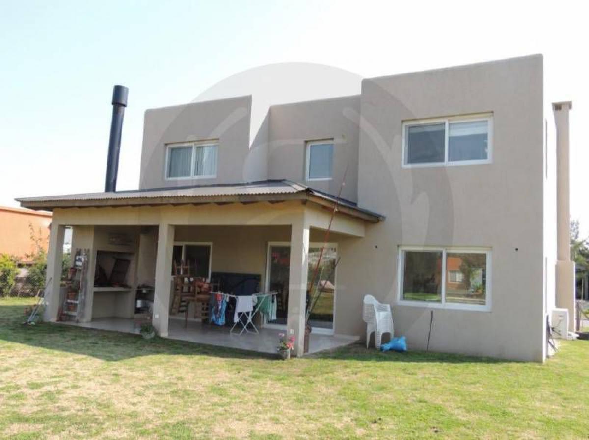 Дом с 3 спальнями в Тигре, Аргентина № 19742