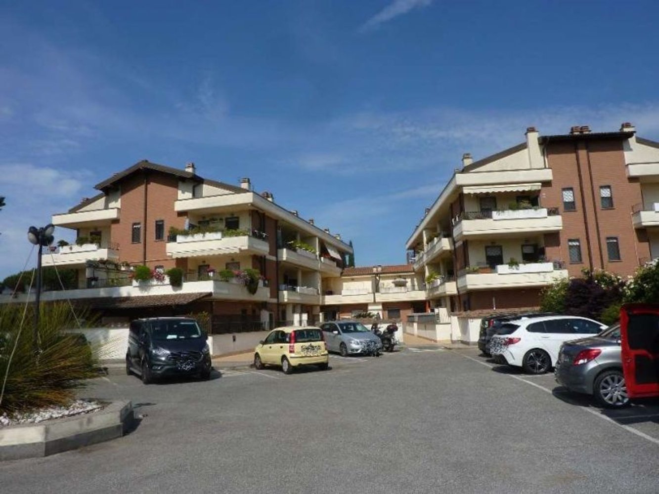 3 rooms Apartment in Rome, Italy No. 189884