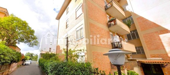 2 bedrooms Apartment in Rome, Italy No. 121423 3