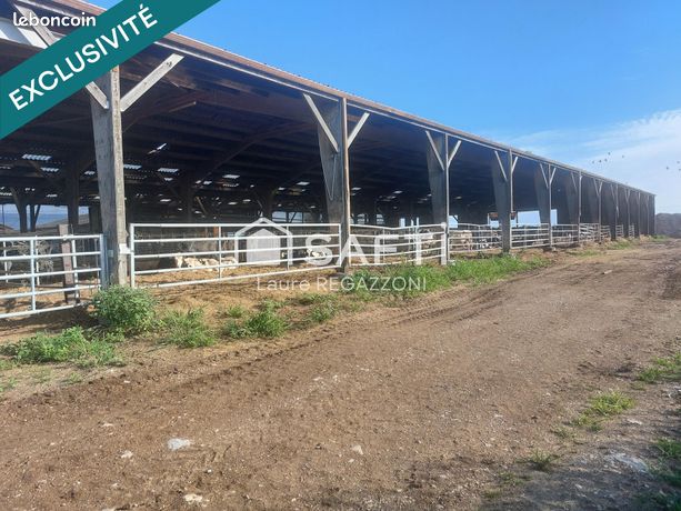 74900m² Commercial property in Saint-Loup-Geanges, France No. 358650