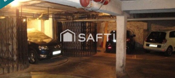 Garage in Paris, France No. 324187 3