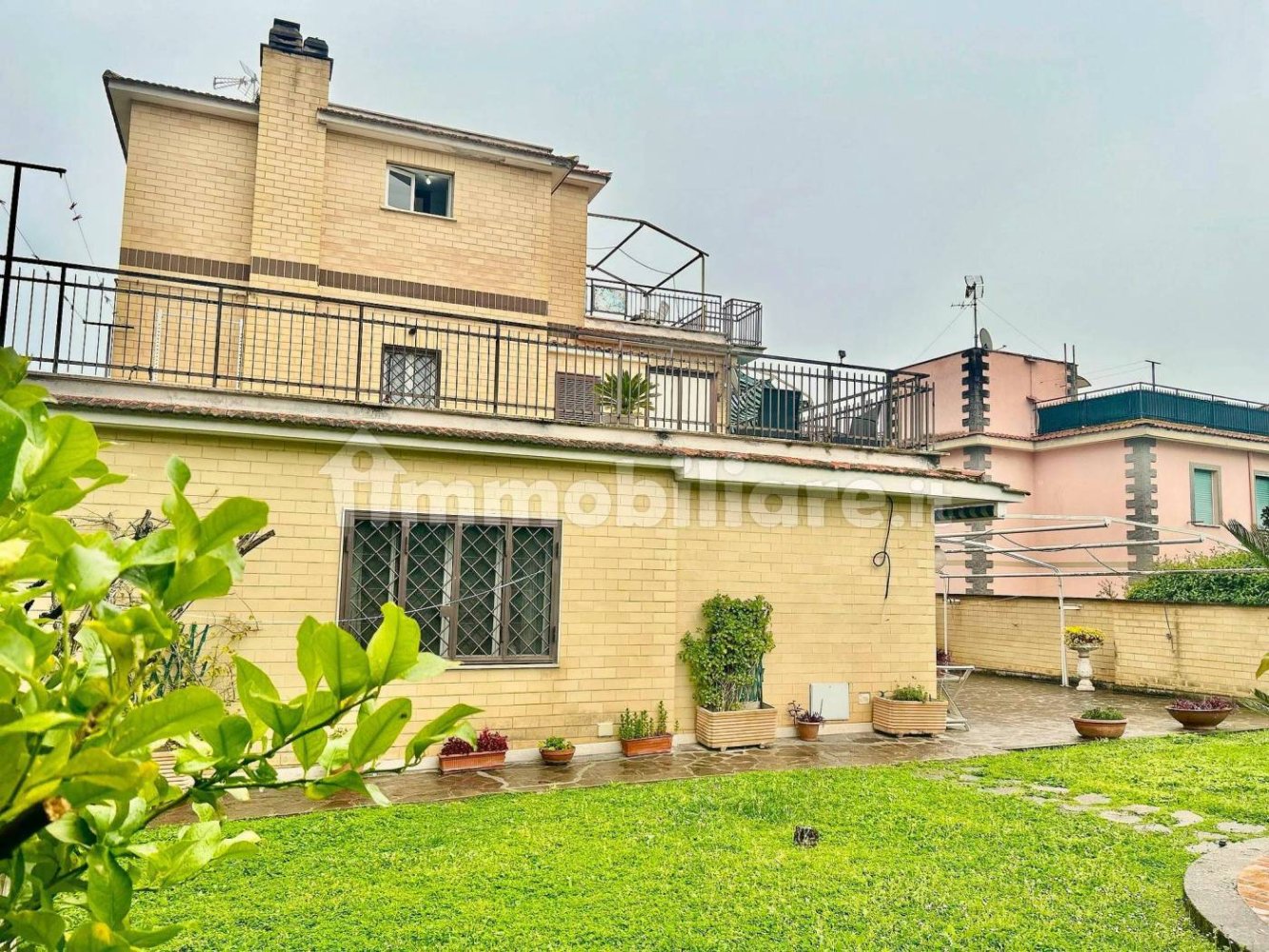 3 bedrooms Apartment in Rome, Italy No. 273944