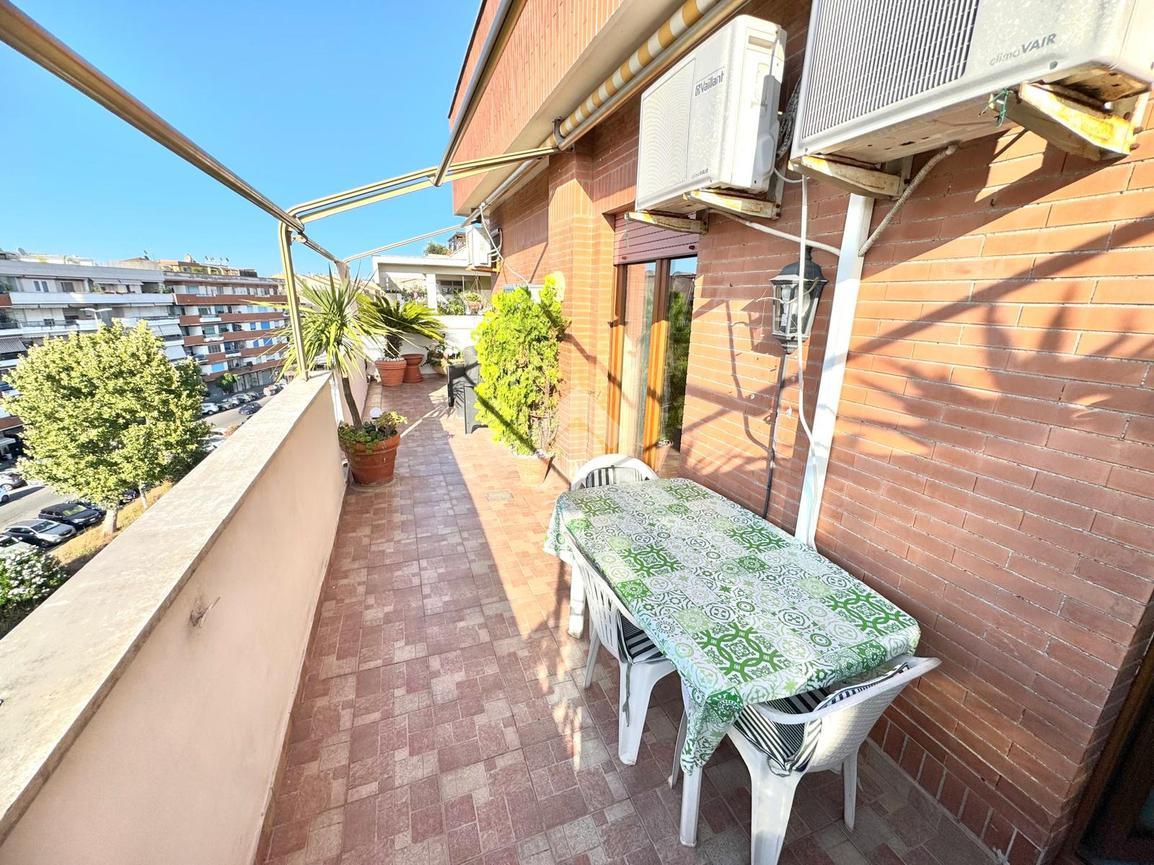 Пентхаус с 4 комнатами в Рим, Италия № 136555