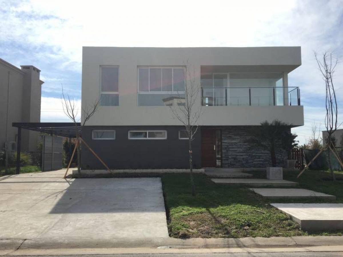 3 bedrooms House in Tigre, Argentina No. 15630