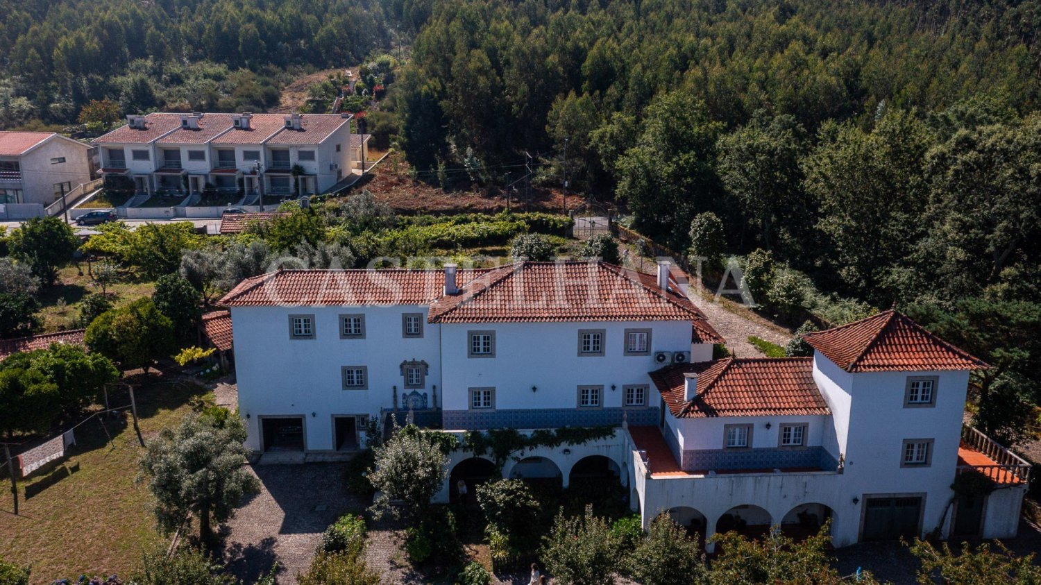 6 bedrooms Land in Penafiel, Portugal No. 103975