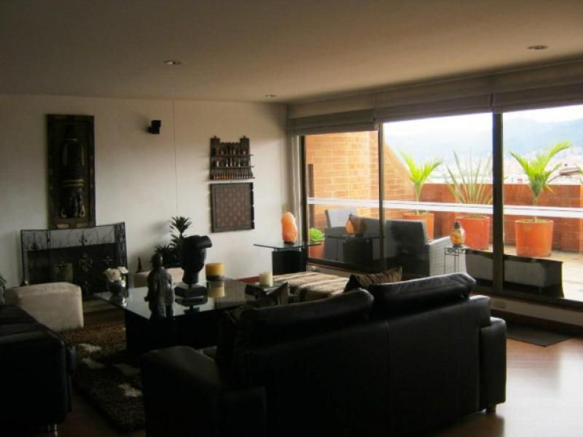 Casa de 3 dormitorios en Bogotá, Colombia No. 12977