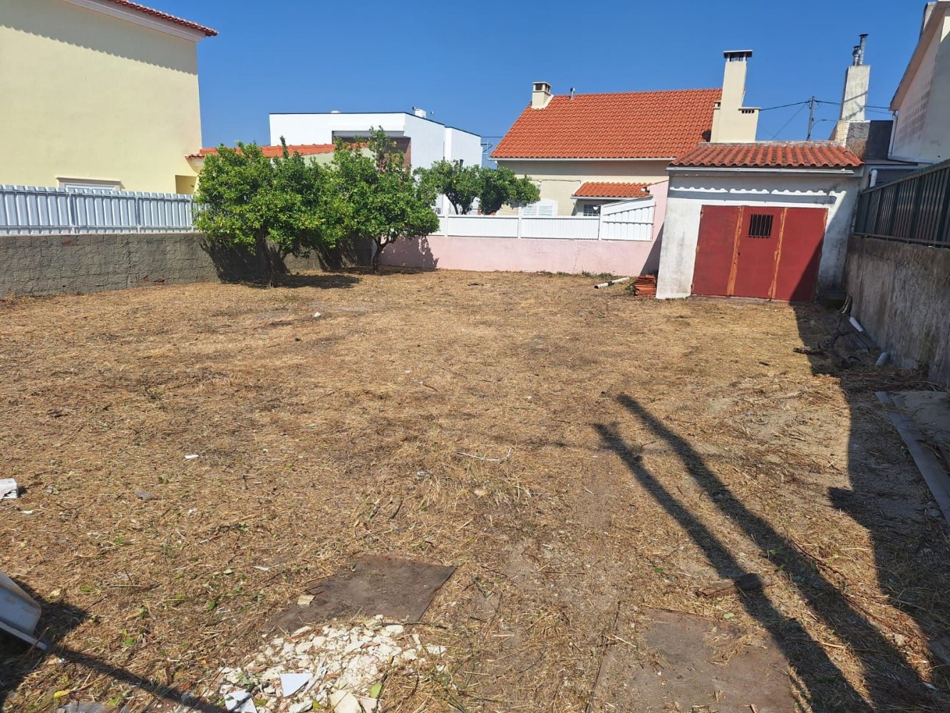  Land in Quinta do Conde, Portugal No. 226158
