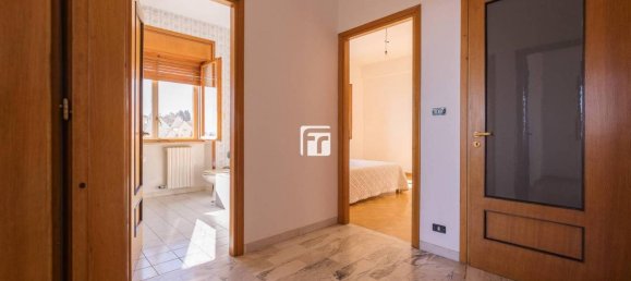 6 rooms Apartment in Campobasso, Italy No. 35116 4