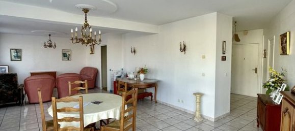 2 bedrooms Apartment in Chateau-Thierry, France No. 155883 2