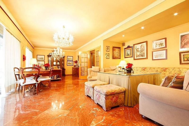 5 bedrooms Apartment in Granada, Spain No. 180195