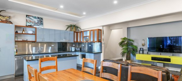 3 bedrooms House in Hobart, Australia No. 815 6