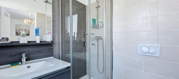 Apartamento de 3 dormitorios en Garches, France No. 178180 32