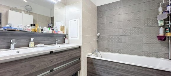 Apartamento de 3 dormitorios en Garches, France No. 178180 15