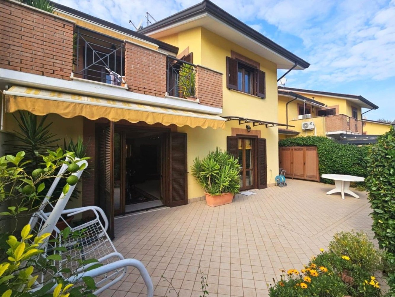 Casa de 6 habitaciónes en Frosinone, Italy No. 44678