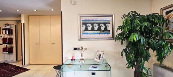 Casa de 6 habitaciónes en Frosinone, Italy No. 44678 9