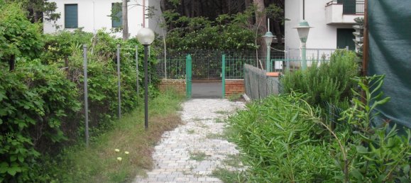 3-salle Appartement à Rosignano Marittimo, Italy No. 48447 2