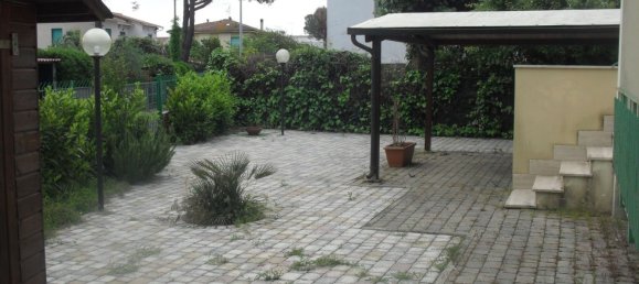 3-salle Appartement à Rosignano Marittimo, Italy No. 48447 6