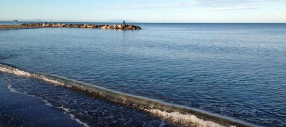 3-salle Appartement à Rosignano Marittimo, Italy No. 48447 20