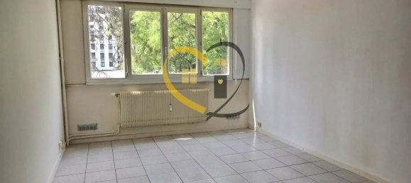 Studio à Bourges, France No. 321217 3