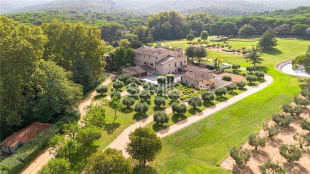 12 bedrooms Castles in Girona, Spain No. 173981