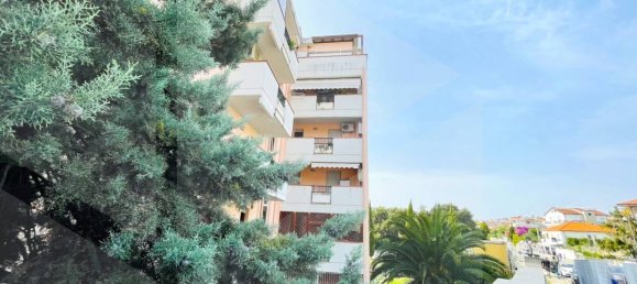 3 rooms Apartment in Pescara, Italy No. 23679 2