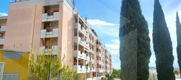 3 rooms Apartment in Pescara, Italy No. 23679 3