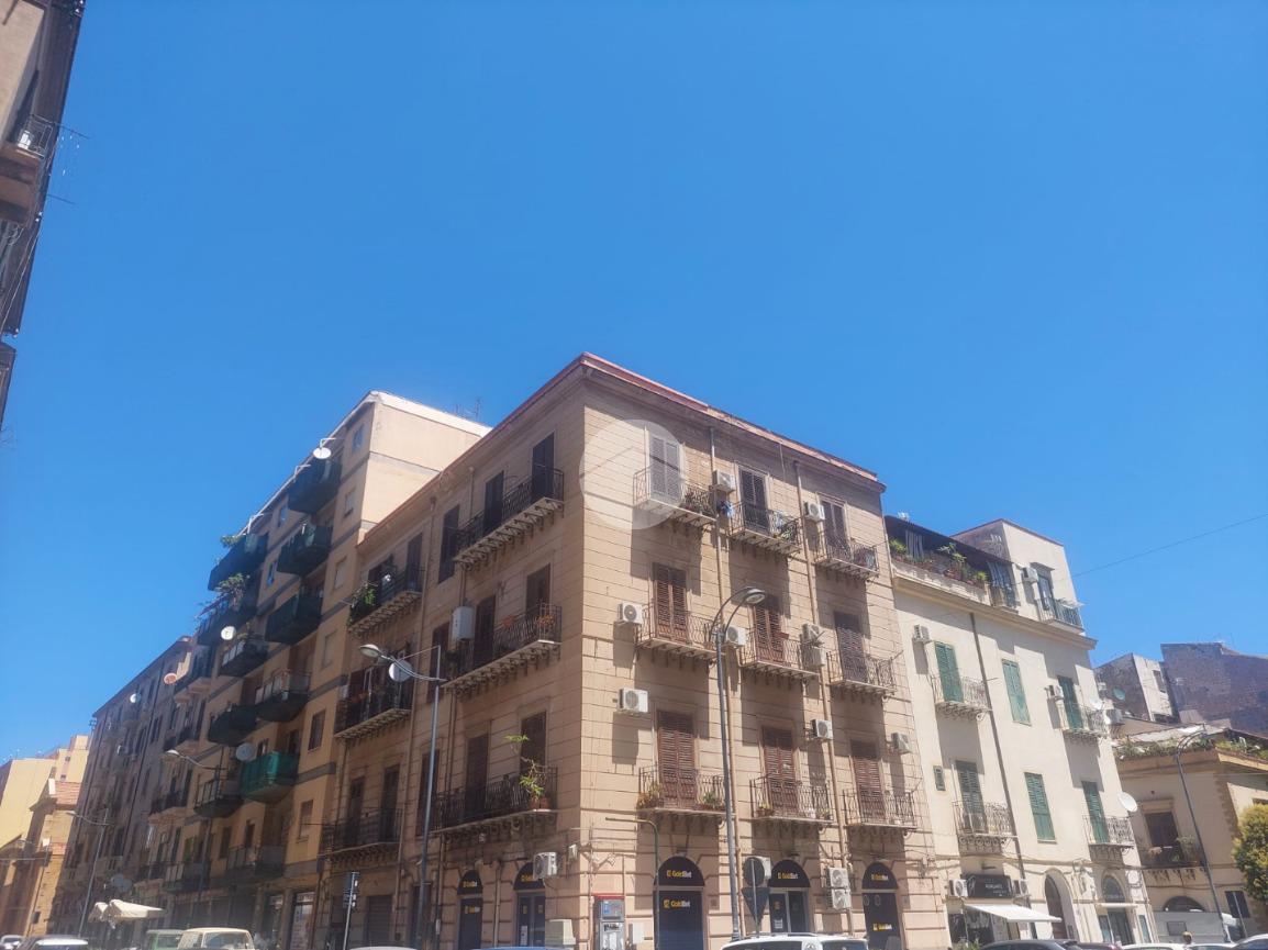 Apartamento de 5 habitaciónes en Palermo, Italy No. 67142
