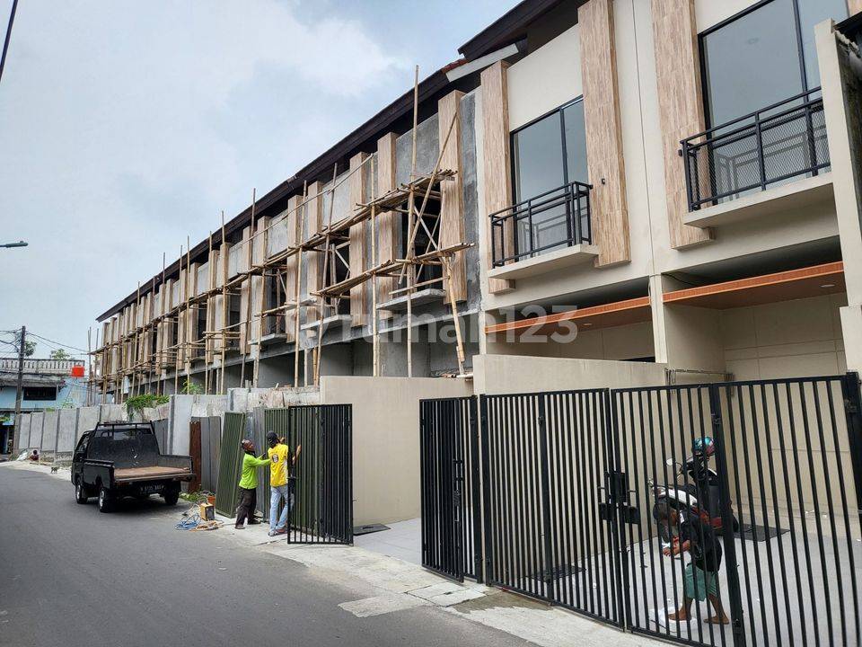 3 bedrooms House in Jakarta, Indonesia No. 1784