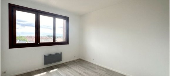3 bedrooms Apartment in Chartres, France No. 258084 12