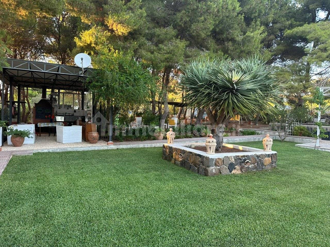 Villa de 2 dormitorios en Ustica, Italy No. 280970