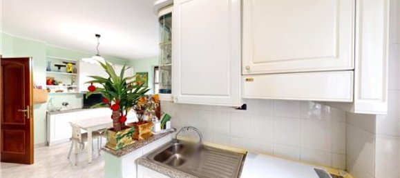 3 Schlafzimmer Villa in Caronno Pertusella, Italy, Nr. 279243 10