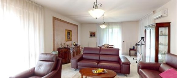 3 Schlafzimmer Villa in Caronno Pertusella, Italy, Nr. 279243 2