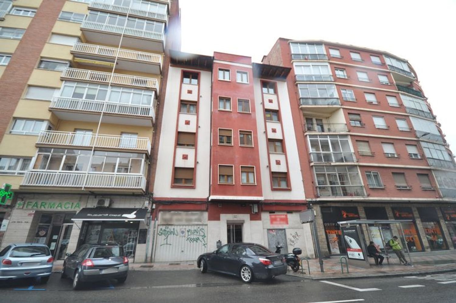 289m² Commercial property in Leon, Spain No. 65017