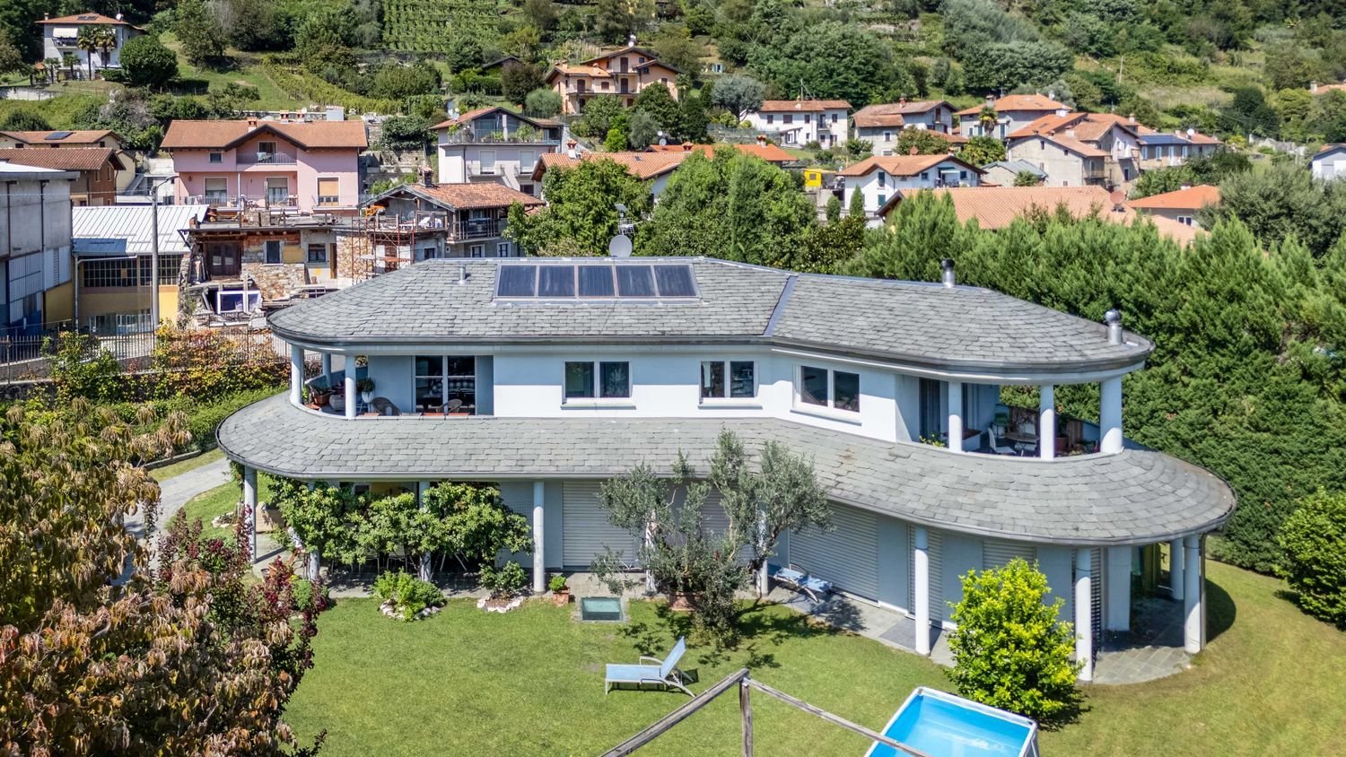 12 rooms Villa in Dongo, Italy No. 333715