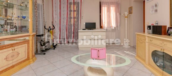 2 bedrooms Apartment in Turin, Italy No. 319059 13