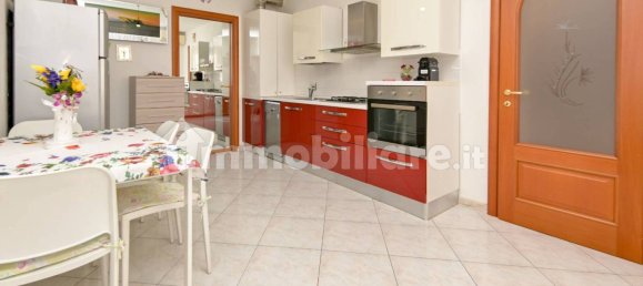 2 bedrooms Apartment in Turin, Italy No. 319059 5