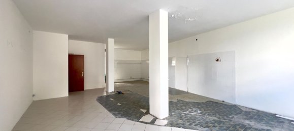 84m² Commercial property in Udine, Italy No. 373057 2