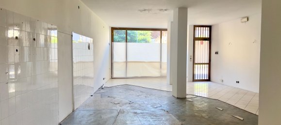 84m² Commercial property in Udine, Italy No. 373057 3