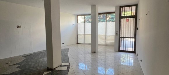 84m² Commercial property in Udine, Italy No. 373057 5