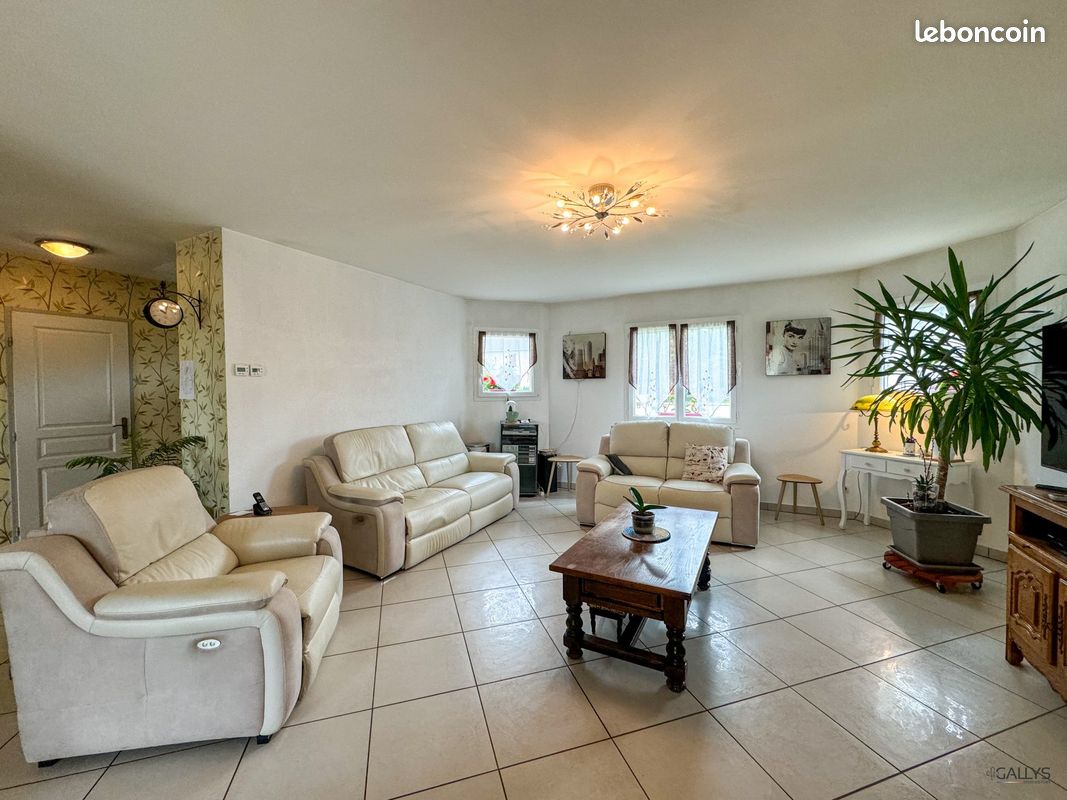 Casa de 3 dormitorios en Essey-et-Maizerais, France No. 256355