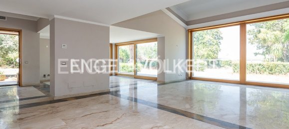 4 bedrooms Villa in Rome, Italy No. 44088 4