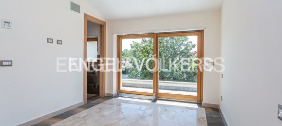 4 bedrooms Villa in Rome, Italy No. 44088 12